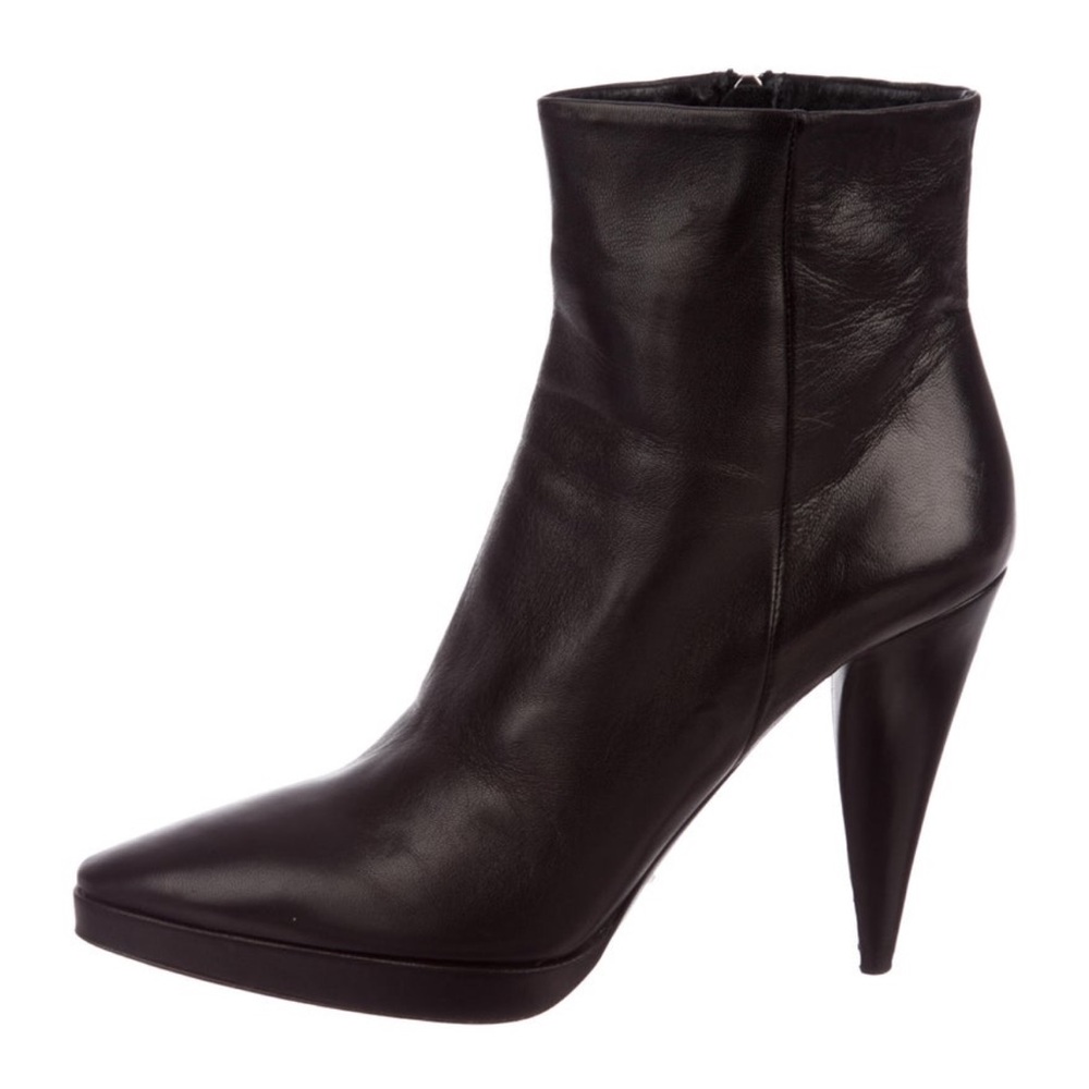 Black leather Prada ankle boots/ pointed-toes.
Sz 11 but fits more like a 10.5